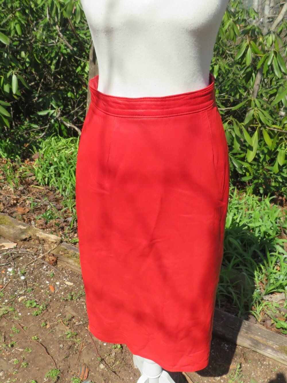 Firenze Santa Barbara Genuine Leather Red Skirt – Vintage 90s Minimalist Luxury